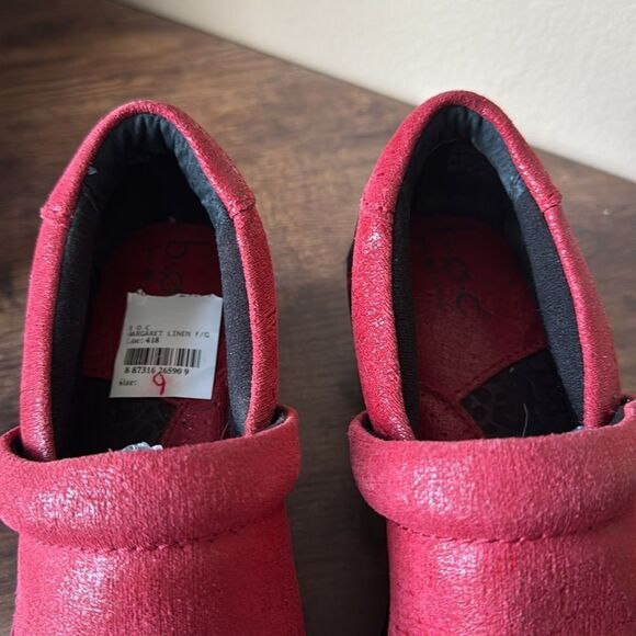 NWOB: BOC Born Concept Red Casual Textured Slip on Clogs Women's Size 9 - Picture 9 of 11